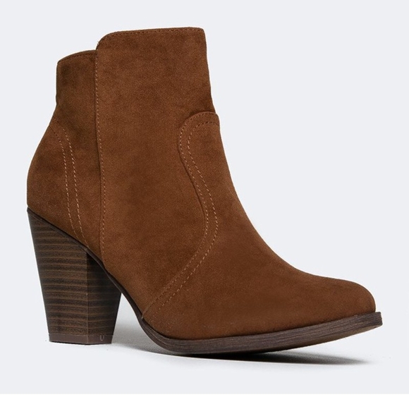 Breckelles Shoes - Breckelles Tan Suede Ankle Booties